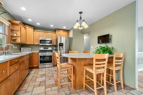 829 Colony Court Lindenhurst IL 60046