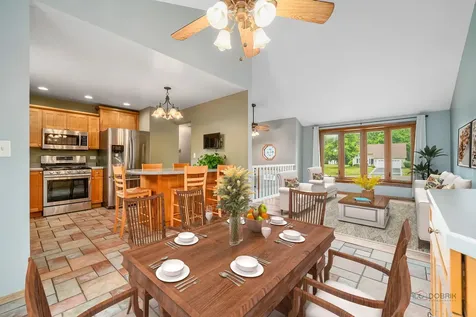 829 Colony Court Lindenhurst IL 60046