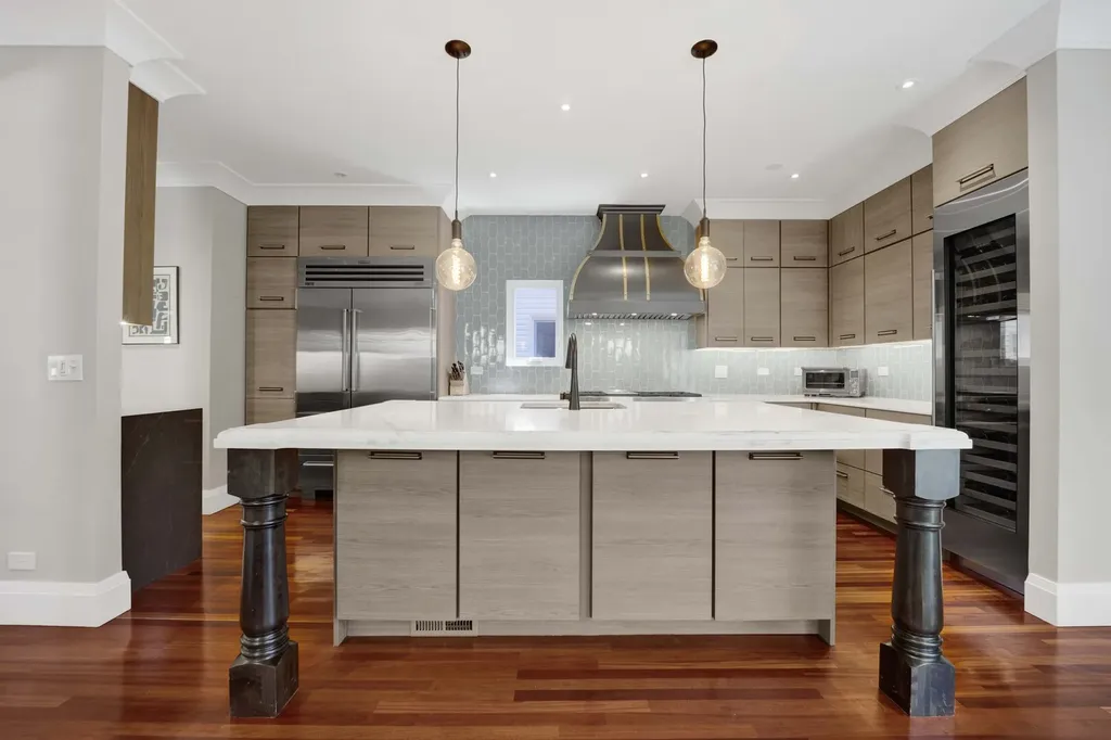 1621 West Rosehill Drive Chicago IL 60660
