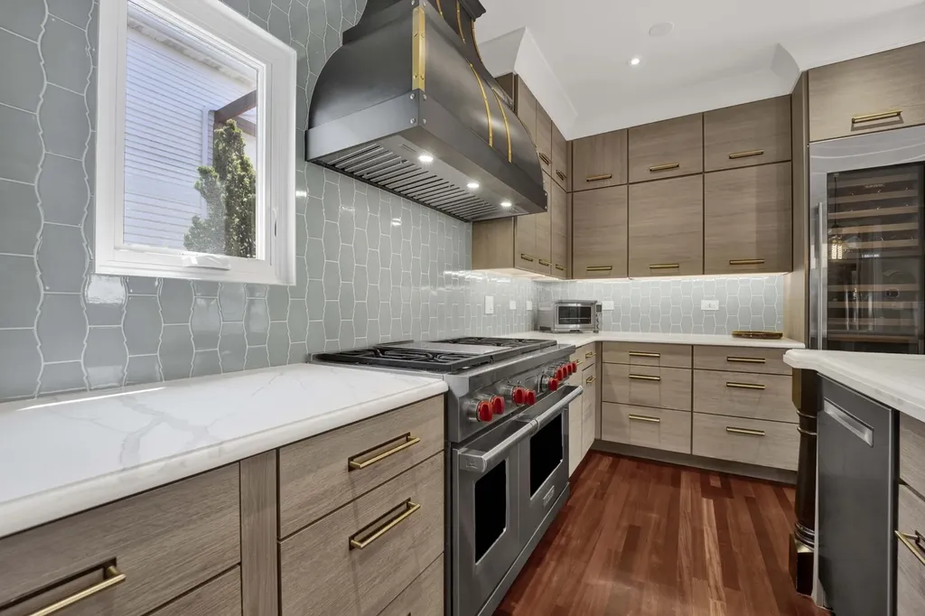 1621 West Rosehill Drive Chicago IL 60660