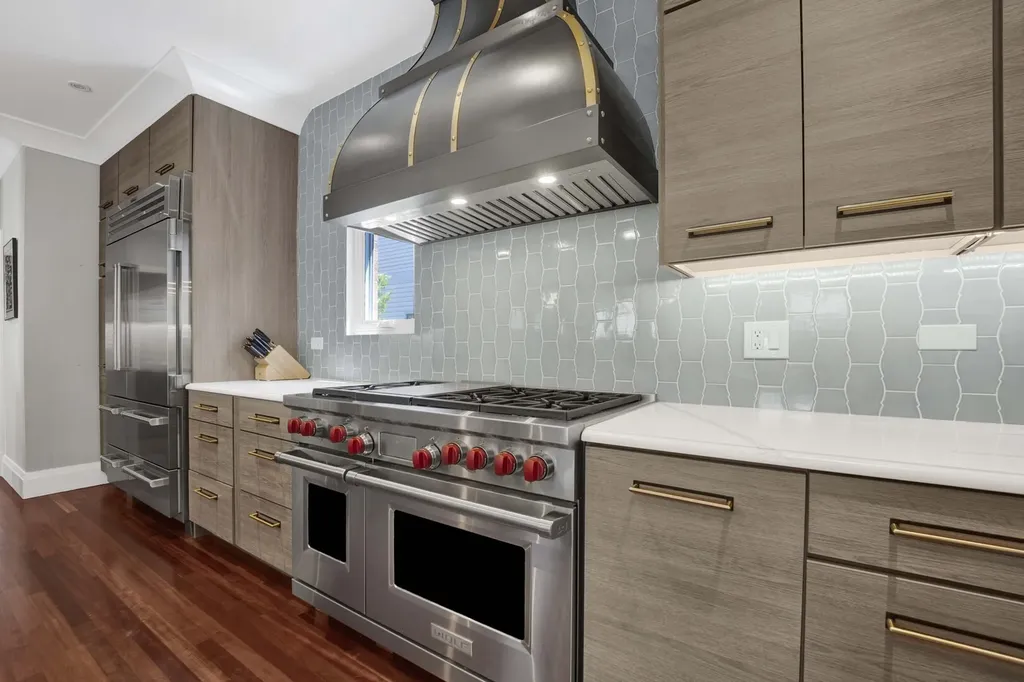 1621 West Rosehill Drive Chicago IL 60660
