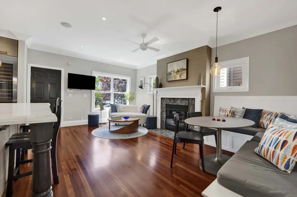 1621 West Rosehill Drive Chicago IL 60660