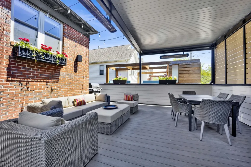 1621 West Rosehill Drive Chicago IL 60660