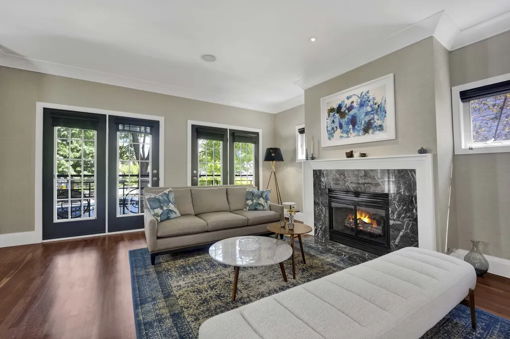 1621 West Rosehill Drive Chicago IL 60660