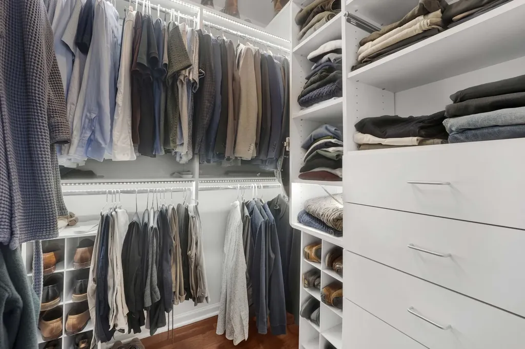 1621 West Rosehill Drive Chicago IL 60660
