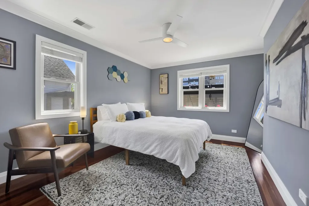 1621 West Rosehill Drive Chicago IL 60660