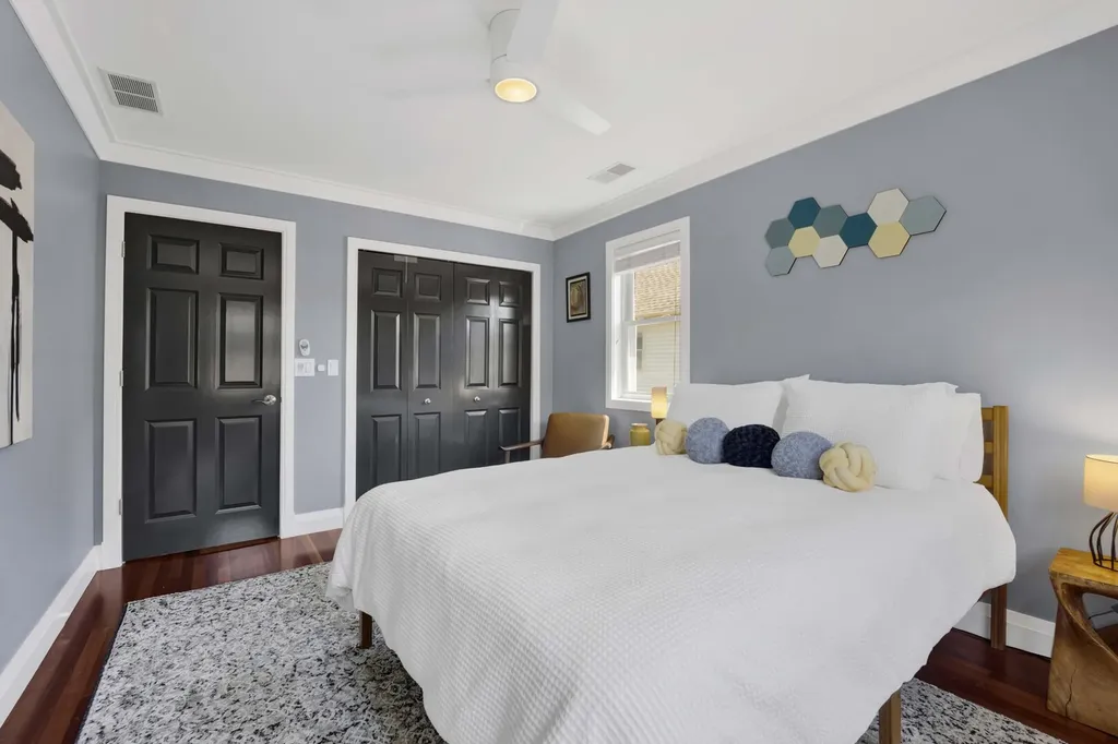 1621 West Rosehill Drive Chicago IL 60660