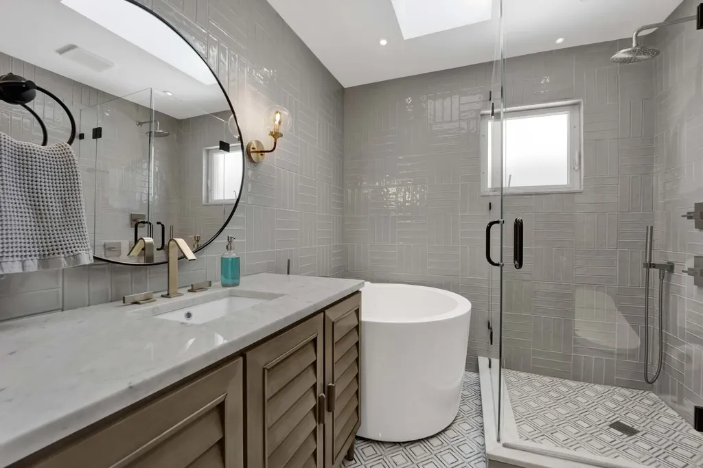 1621 West Rosehill Drive Chicago IL 60660