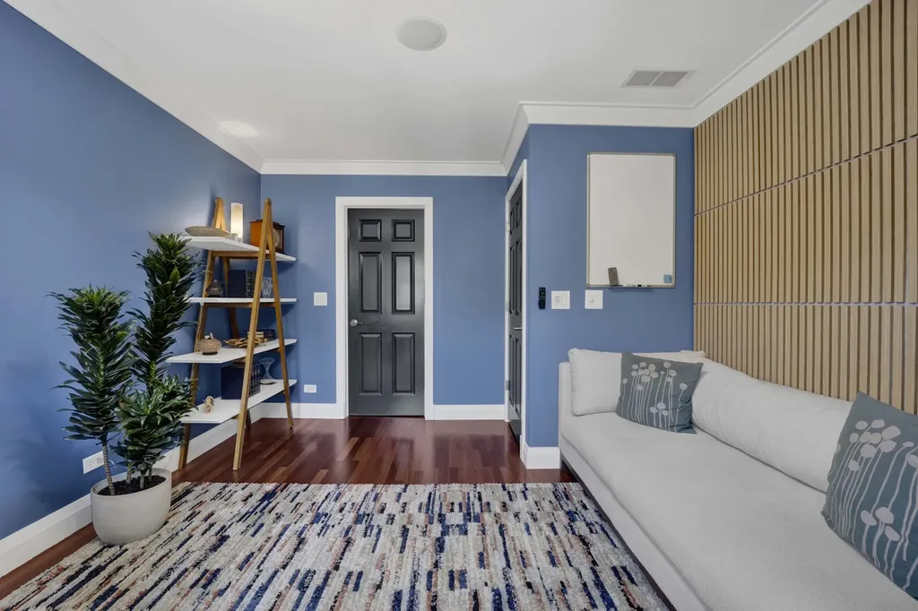 1621 West Rosehill Drive Chicago IL 60660