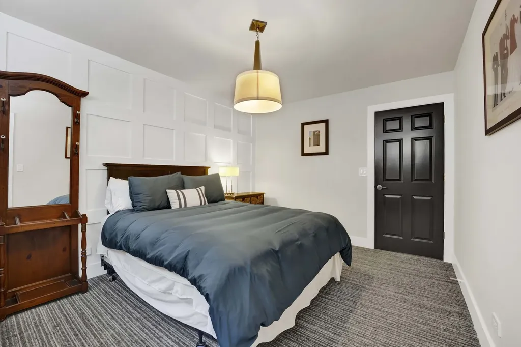 1621 West Rosehill Drive Chicago IL 60660