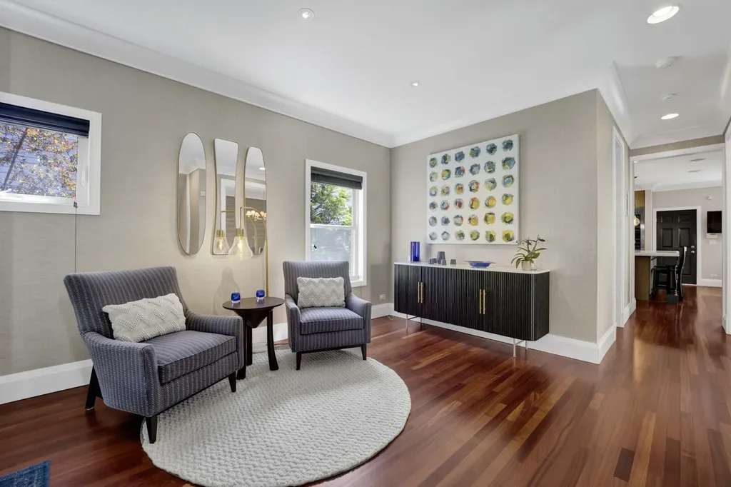 1621 West Rosehill Drive Chicago IL 60660