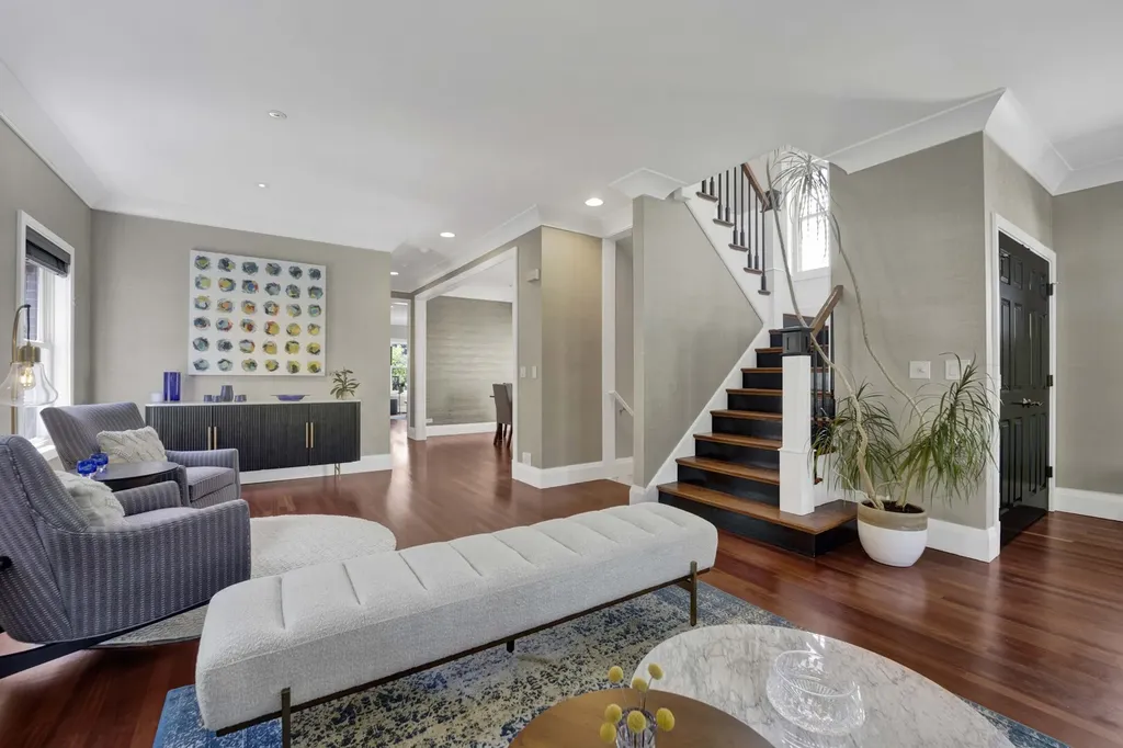 1621 West Rosehill Drive Chicago IL 60660
