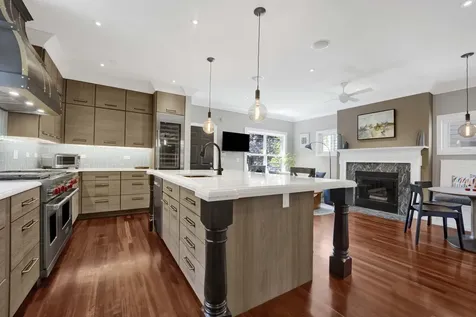 1621 West Rosehill Drive Chicago IL 60660