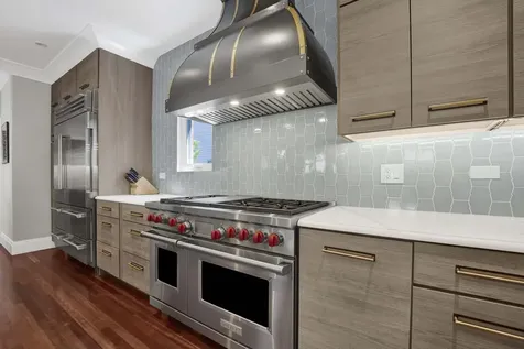 1621 West Rosehill Drive Chicago IL 60660
