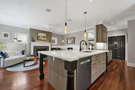 1621 West Rosehill Drive Chicago IL 60660
