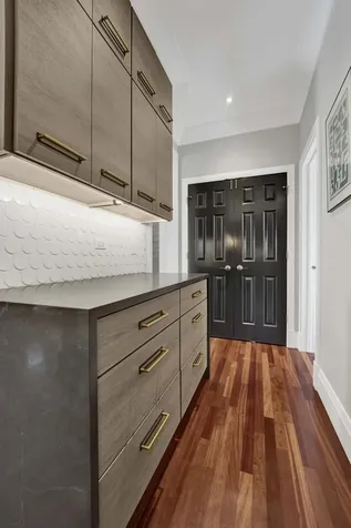 1621 West Rosehill Drive Chicago IL 60660