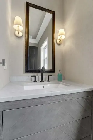 1621 West Rosehill Drive Chicago IL 60660