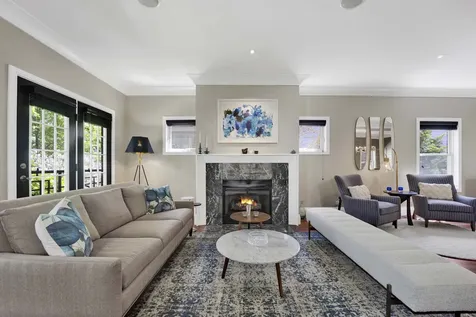 1621 West Rosehill Drive Chicago IL 60660
