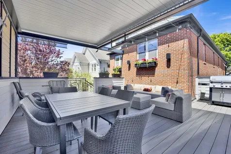 1621 West Rosehill Drive Chicago IL 60660