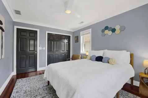 1621 West Rosehill Drive Chicago IL 60660