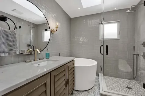 1621 West Rosehill Drive Chicago IL 60660