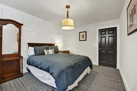 1621 West Rosehill Drive Chicago IL 60660