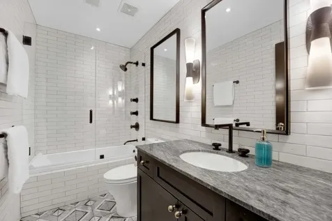1621 West Rosehill Drive Chicago IL 60660