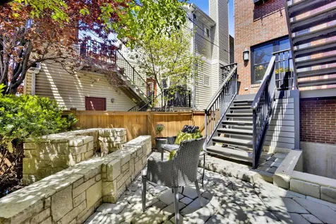 1621 West Rosehill Drive Chicago IL 60660