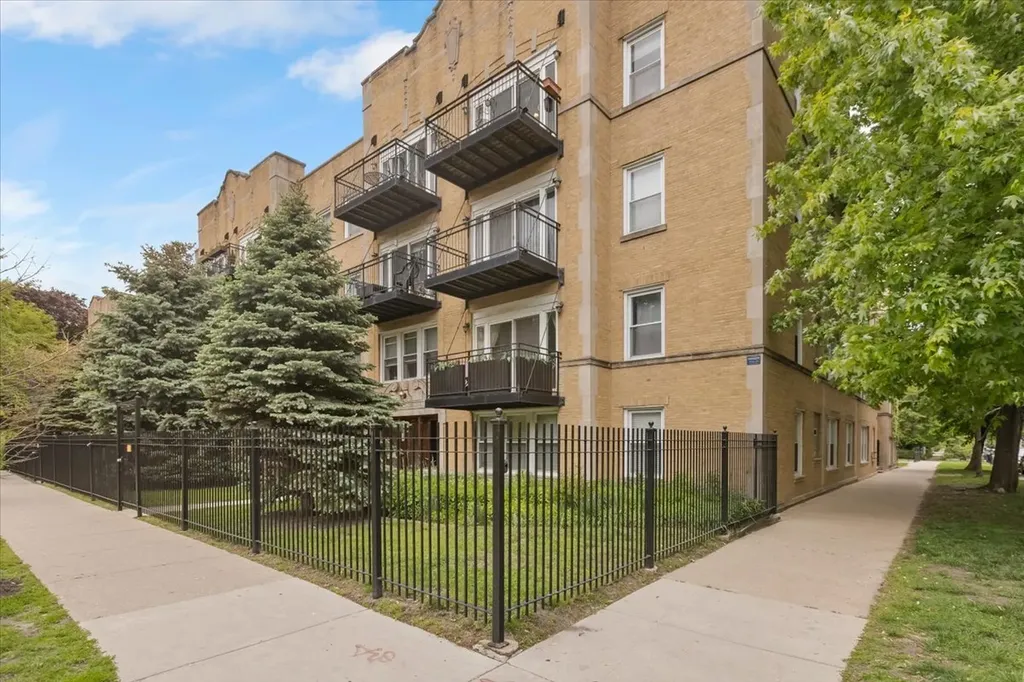 7050 North Damen Avenue Chicago IL 60645