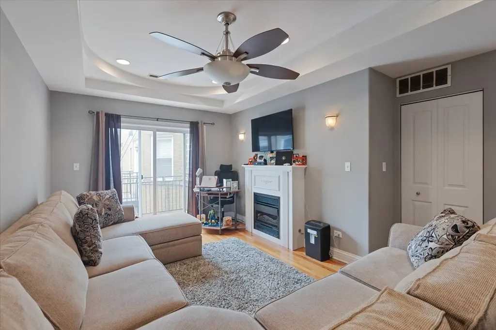 7050 North Damen Avenue Chicago IL 60645