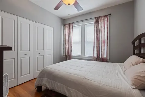 7050 North Damen Avenue Chicago IL 60645