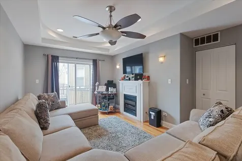 7050 North Damen Avenue Chicago IL 60645