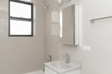 817 West Lakeside Place Chicago IL 60640