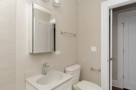 817 West Lakeside Place Chicago IL 60640