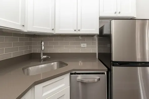 817 West Lakeside Place Chicago IL 60640