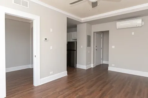 817 West Lakeside Place Chicago IL 60640
