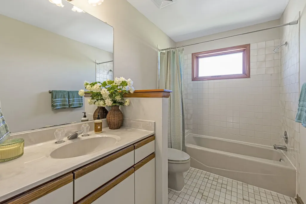 216 Sunshine Drive Bolingbrook IL 60490