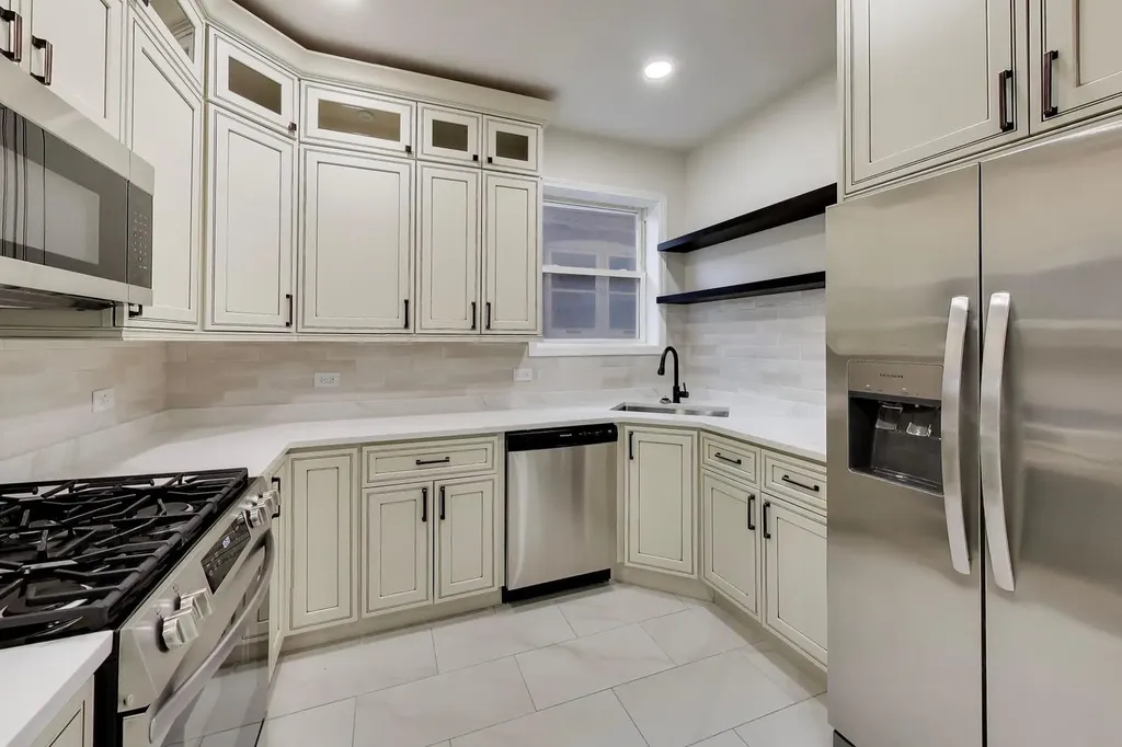 7818 South Merrill Avenue Chicago IL 60649