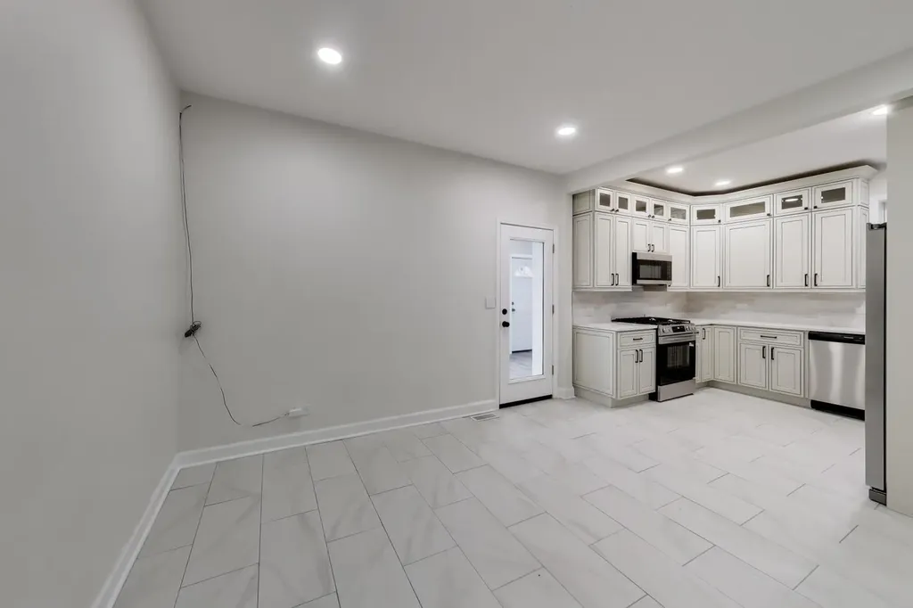 7818 South Merrill Avenue Chicago IL 60649