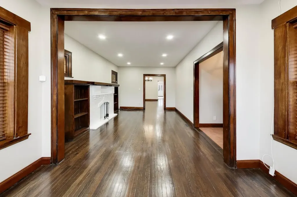 7818 South Merrill Avenue Chicago IL 60649