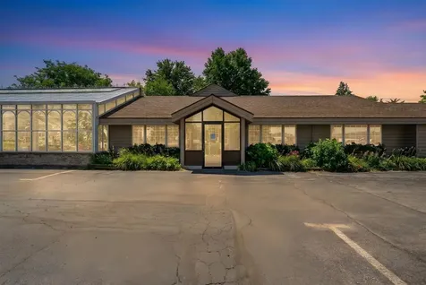 1126 East State Street Sycamore IL 60178
