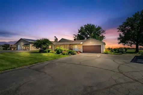 1126 East State Street Sycamore IL 60178