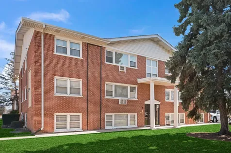 10121 Hartford Court Schiller Park IL 60176