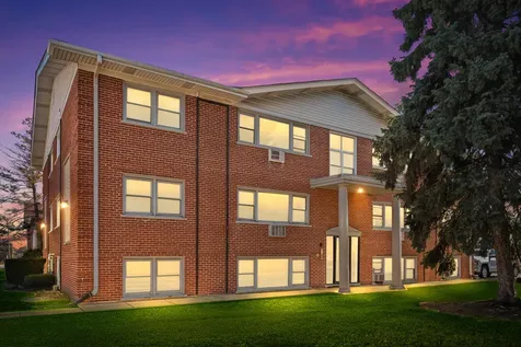 10121 Hartford Court Schiller Park IL 60176
