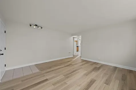 10121 Hartford Court Schiller Park IL 60176