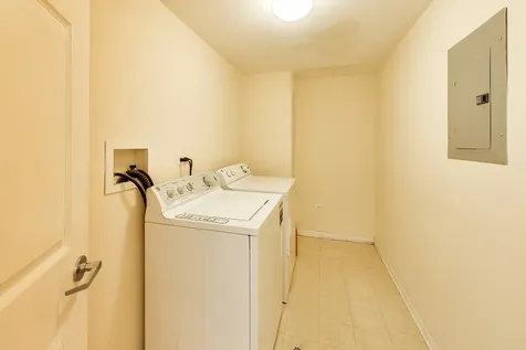 511 Prestwick Lane Wheeling IL 60090