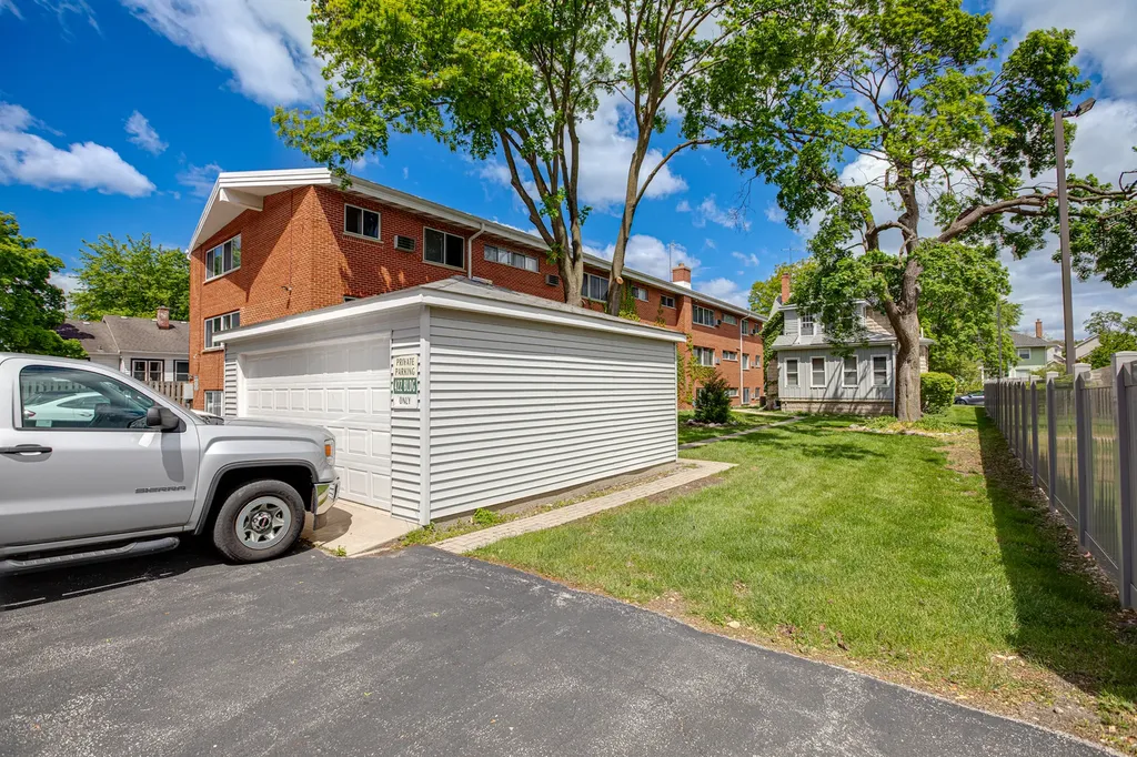 422 W Wesley Street Wheaton IL 60187