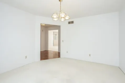 5 Downing Circle Bloomington IL 61704