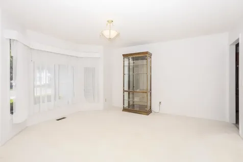 5 Downing Circle Bloomington IL 61704