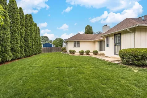 5 Downing Circle Bloomington IL 61704